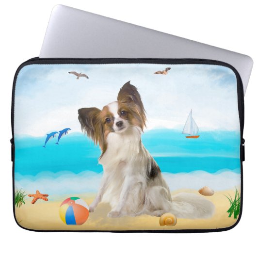 Papillon Dog on Beach Laptopschutzhülle (Vorderseite)