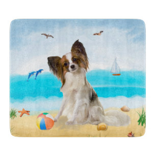 Papillon Dog on Beach Schneidebrett