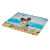 Papillon Dog on Beach Schneidebrett (Ecke)