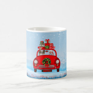 Papillon-Hund im Auto mit dem Weihnachtsmann  Kaffeetasse