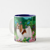 Papillon Hund in der Garten-Tasse Zweifarbige Tasse (Vorderseite Links)