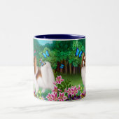 Papillon Hund in der Garten-Tasse Zweifarbige Tasse (Mittel)