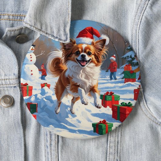 Papillon Hund läuft im Schnee mit Weihnachtshut Button (Beispiel)