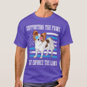 Papillon Hund mit Coolen US-Flaggenbrillen, die T-Shirt