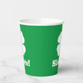 Pappbecher mit grünem Glück für den St. Patrick's (Links)