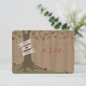 Pappkarton für Apple Orchard-Hochzeit RSVP (Stehend Vorderseite)