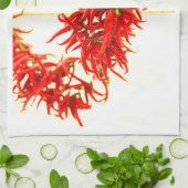Paprikaschoten aus rotem, heißem Chili mit trocken Küchentuch (Gefaltet)