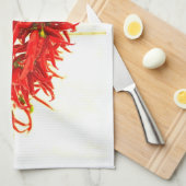 Paprikaschoten aus rotem, heißem Chili mit trocken Küchentuch (Viertel Falte)