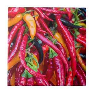 Paprikaschoten für den Chili von Heiß auf dem Baue Fliese