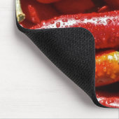 Paprikaschoten mit rotem Chili Mousepad (Ecke)