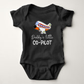 Papys kleiner Co-Pilot | Künftiges Pilotprogramm N Baby Strampler (Vorderseite)