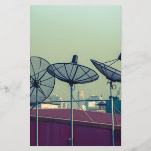 Parabolantenne auf den Dächern von Bangkok