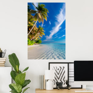 Paradies Küstenlinie: Tropische Palmen und Kristal Poster