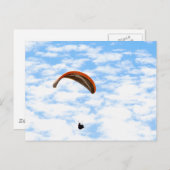 Paragliding in den Wolken - individuell anpassbare Postkarte (Vorne/Hinten)