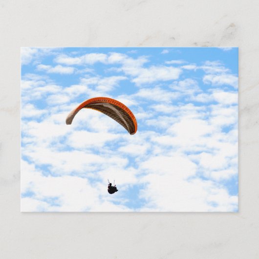 Paragliding in den Wolken - individuell anpassbare Postkarte (Vorderseite)