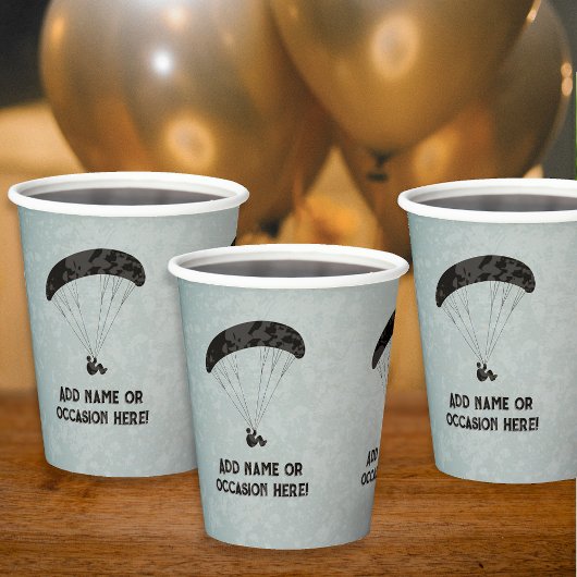 Paragliding-Thema Graues Metall Aussehen männliche Pappbecher