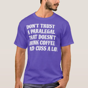 Paralegal, der Kaffee trinkt, viel 1 T-Shirt