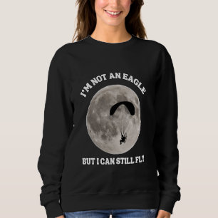 Paramotorflug Pilot Pilotin mit einem Sweatshirt