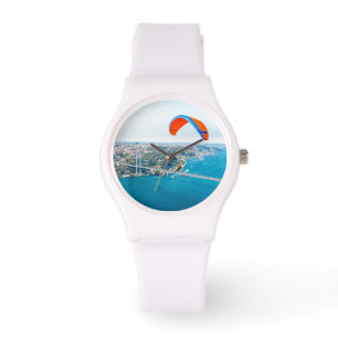 Paramotorpiloten, die über den Bosporus fliegen Armbanduhr