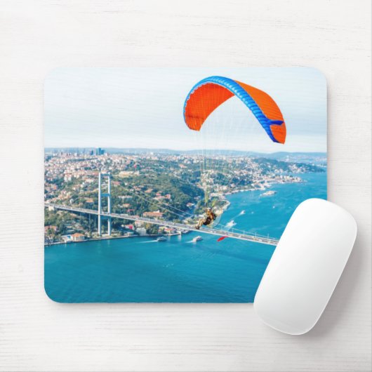 Paramotorpiloten, die über den Bosporus fliegen Mousepad (Mit Mouse)