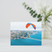 Paramotorpiloten, die über den Bosporus fliegen Postkarte (Stehend Vorderseite)