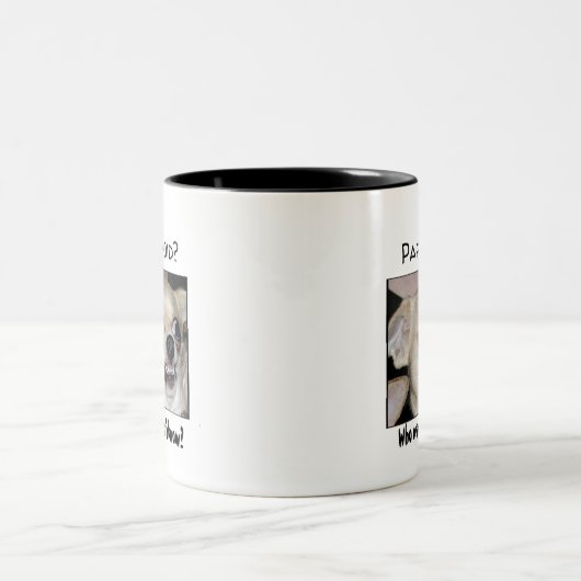 Paranoid Chihuahua Pour out your angst Zweifarbige Tasse (Mittel)