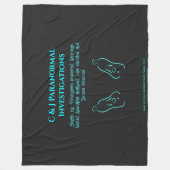 Paranormale Ermittlerin mit Geisterlogo Fleecedecke (Vorderseite)