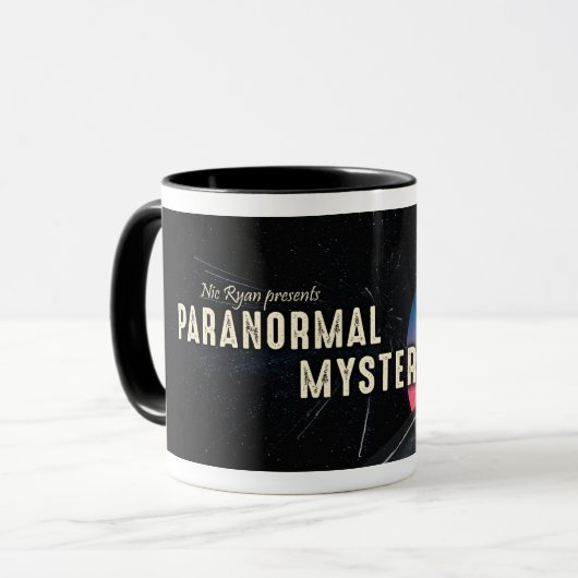 Paranormale Mysterien Podcast-Tasse Tasse (Vorderseite Links)