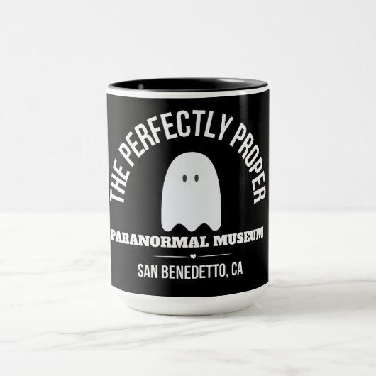 Paranormale Tasse des Museums - Schwarz und Weiß (Zentrum)