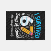 Paraprofessional Survived 67 Days Of School Humor Fleecedecke (Vorderseite (Horizontal))