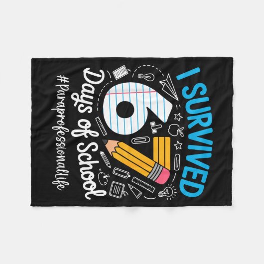 Paraprofessional Survived 67 Days Of School Humor  Fleecedecke (Vorderseite (Horizontal))