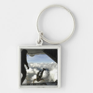 Pararescuemen springen die Rückseite von Schlüsselanhänger