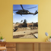 Parareskueman-Rappel aus einem HH-60 2 Leinwanddruck (Insitu (Wohnzimmer))