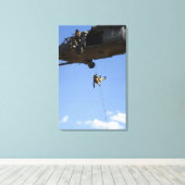 Parareskueman-Rappel aus einem HH-60 Leinwanddruck (Insitu (Holzboden))