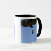 Parareskueman-Rappel aus einem HH-60 Tasse (VorderseiteRechts)