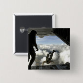 Parareskuemen springen aus der Rückseite einer C-1 Button (Vorne & Hinten)