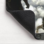 Parareskuemen springen aus der Rückseite einer C-1 Mousepad (Ecke)