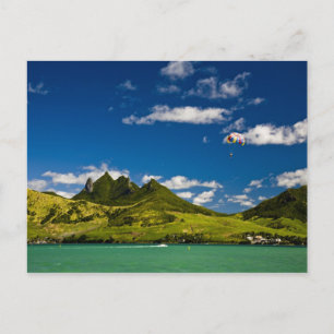 Parasailing im Blick auf den beeindruckenden Löwen Postkarte