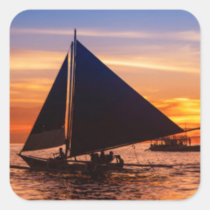 Paraw Sailing bei Sonnenuntergang  Phillipine Quadratischer Aufkleber