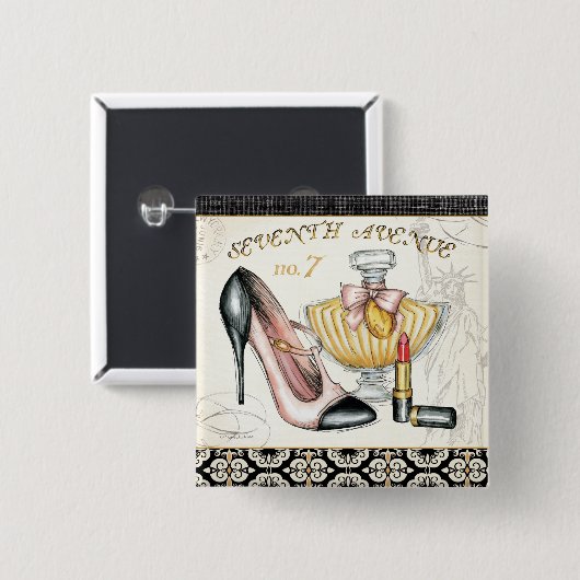 Parfüm, roter Lippenstift und ein Hoch auf den Button (Vorne & Hinten)