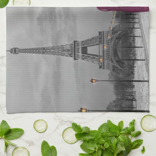 Paris B&W 2 Handtuch (Gefaltet)