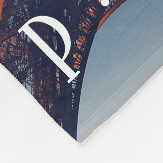 Paris: Der Eiffelturm bei Nacht Fleecedecke (Ecke)