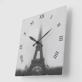Paris Eiffel Tower Fog B&W Square Wall Clock Quadratische Wanduhr (Winkel)