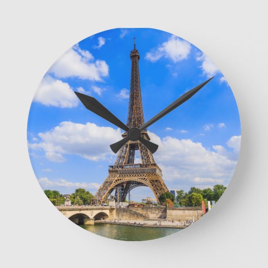 Paris, Eiffelturm und Seine, Frankreich. Runde Wanduhr (Vorderseite)