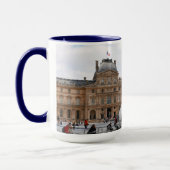 Paris. Frankreich. Louvre Tasse (Links)