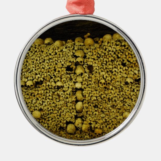 Paris-Katakomben-Schädel und Knochen Silbernes Ornament (Vorne)