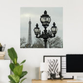 Paris Lamp Post und Eiffelturm Szene im Winter Poster (Heimbüro)