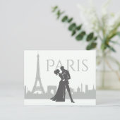 Paris Skyline Eiffel Tower Couple Liebe Grau, Weiß Postkarte (Stehend Vorderseite)