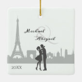 Paris Skyline Eiffel Tower Couple Liebe Weihnachte Keramikornament (Rückseite)