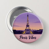 Paris Vibes Reise-Pin – Romantischer Eiffelturm Button (Vorne & Hinten)